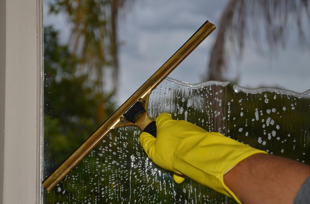 Window & Glass Cleaning